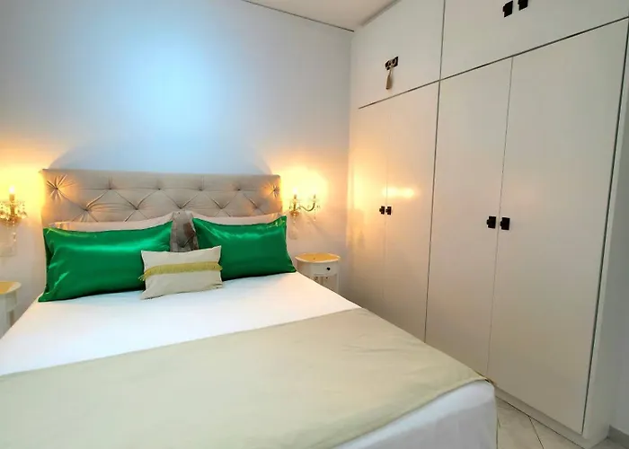 Center Luxury Spacious A&m Ii Rhodes City