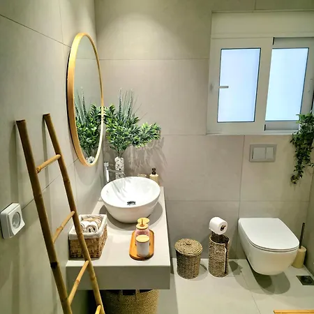 Center Luxury Spacious A&m Ii Apartment