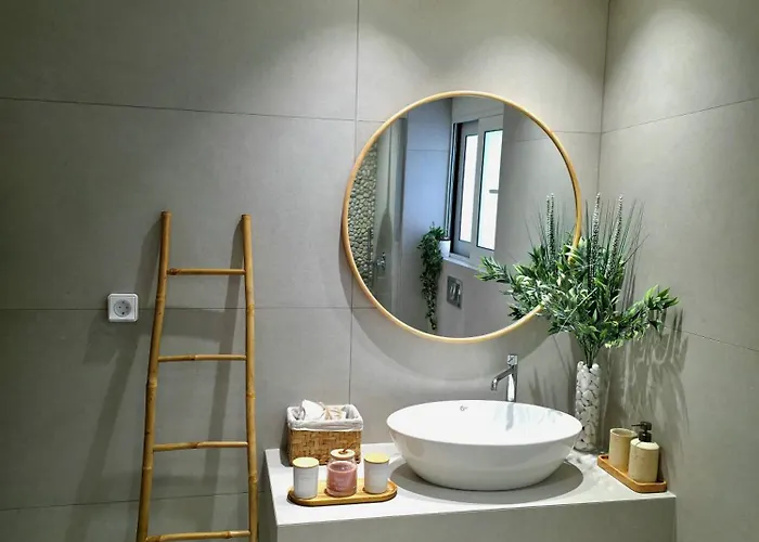 Center Luxury Spacious A&m Ii Rhodes City