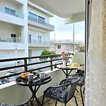 Center Luxury Spacious A&m Ii Rhodes City