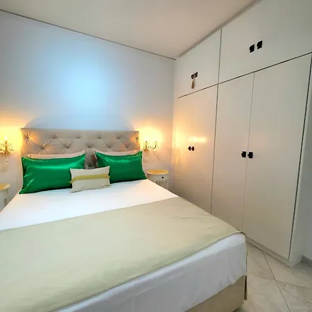 Center Luxury Spacious A&m Ii Rhodes City